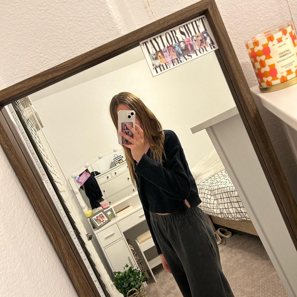 black LA hearts sweater